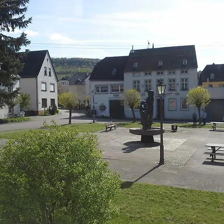Weinhaus Kurtrierer Hof Hotel Leiwen Exterior photo